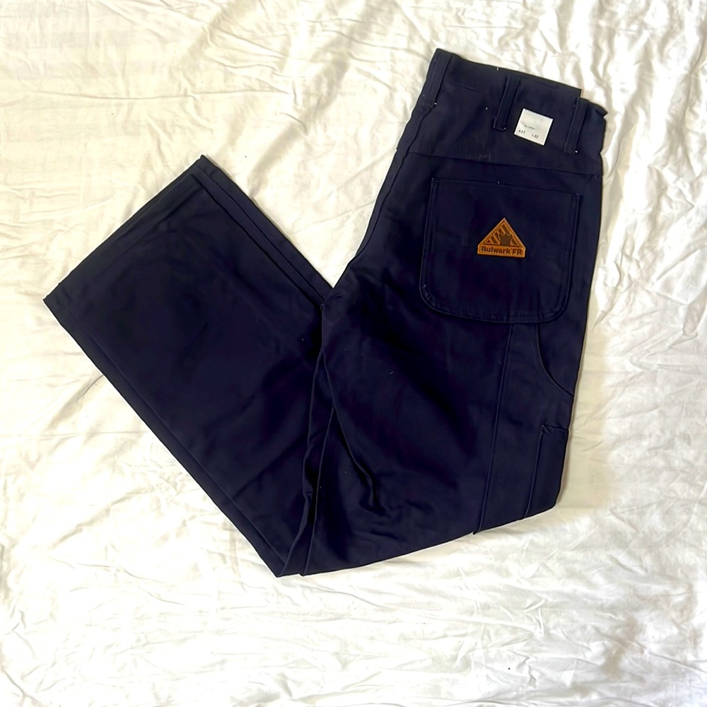 NWOT Bulwark FR navy blue pants. Size 32-32.